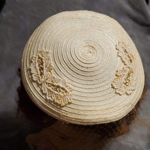 50’s cream straw weave Veiled Beret Church Hat - Picture 4 of 6